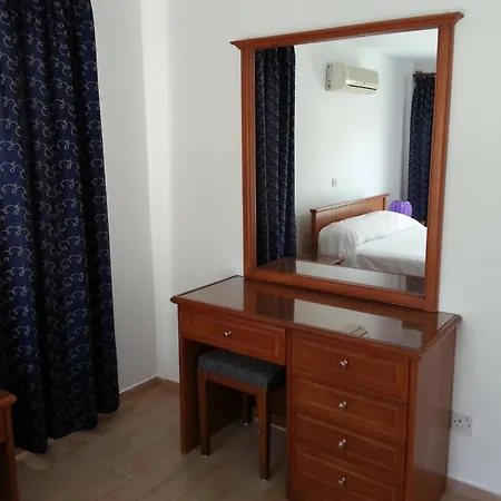 Pelides Daire Larnaca